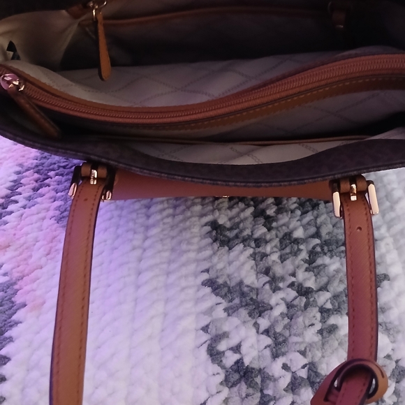 Authentic Michael Kors Jet Set Monogram Tote Bag - Picture 5 of 6